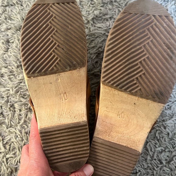 Lotta From Stockholm Tan Leather Clogs - Picture 12 of 13